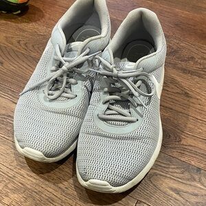 Men's 10.5 Nike Gray Athletic Shoes